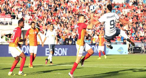 بالفيديو.. إبراموفيتش يقود مان يونايتد لدك شباك جالطة سراي بخماسية وديا